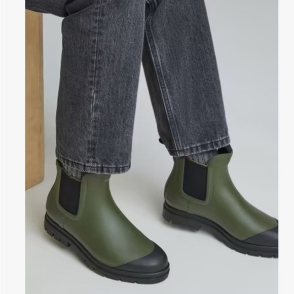Everlane Green and Black Chelsea Rain Boots - Picture 1 of 6